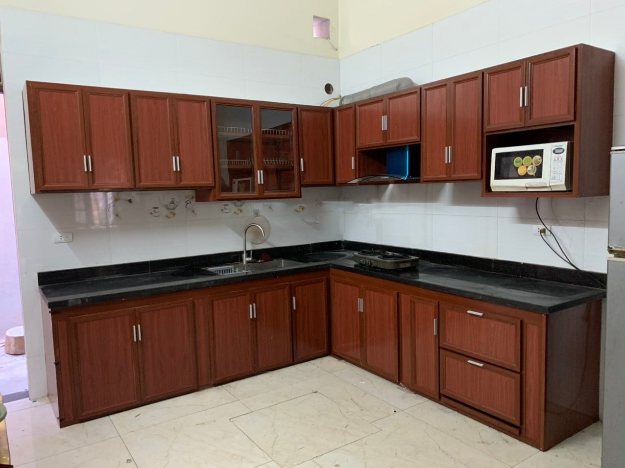Tủ bếp nhôm kính đẹp, hiện đại