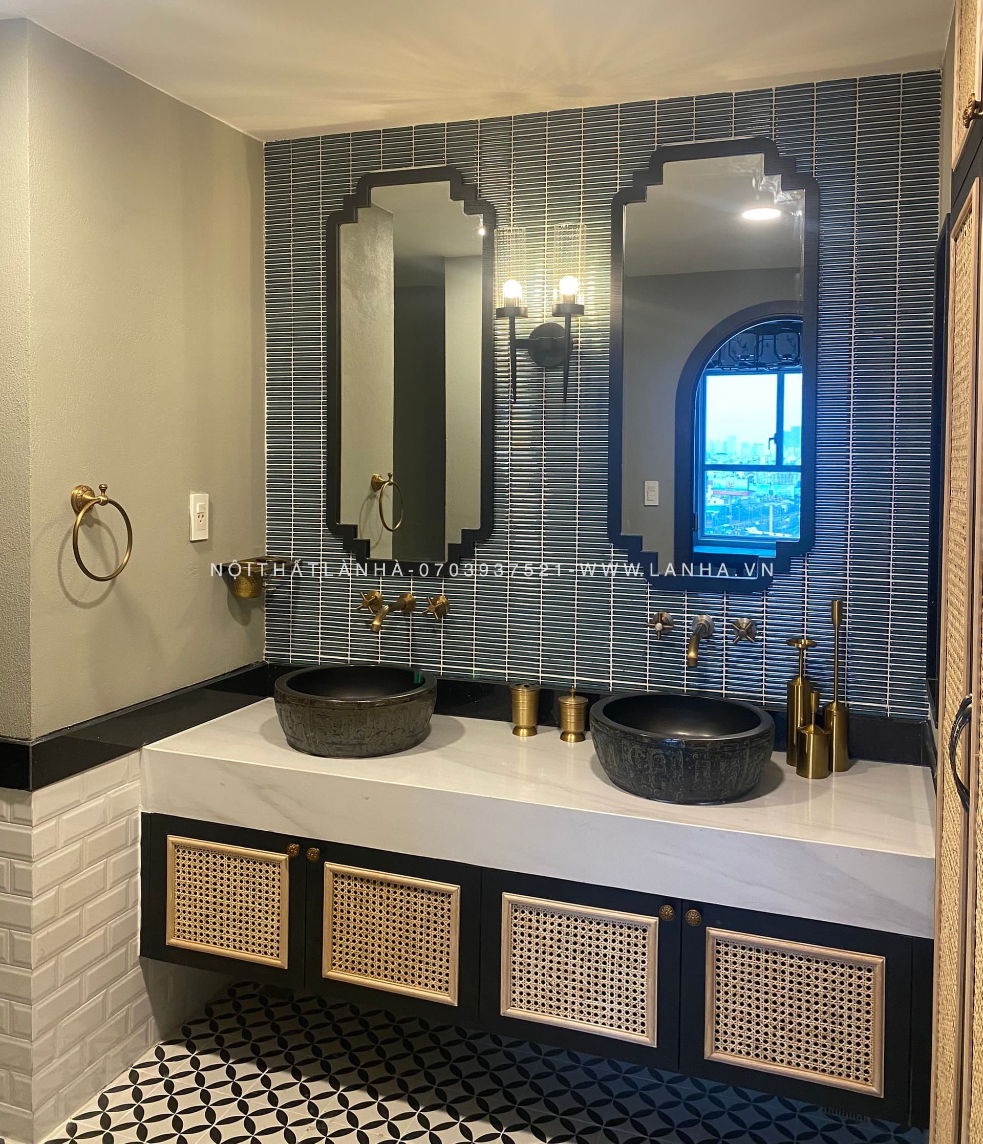 Phong cách Indochine nổi bật trong phòng tắm