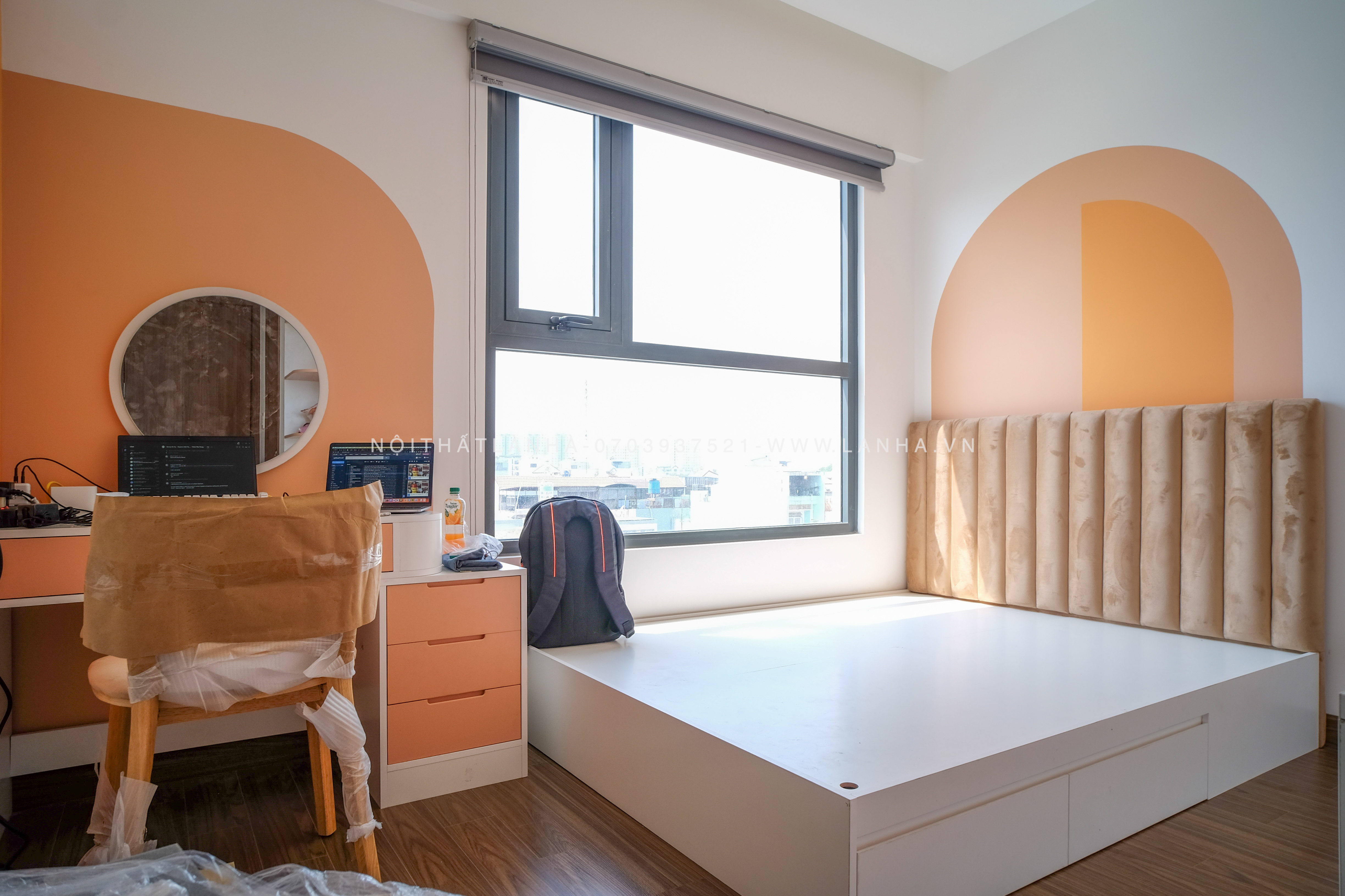 Phong cách Scandinavian tối giản các chi tiết nội thất cùng những nhấn nhá màu sắc làm cho căn phòng nổi bật