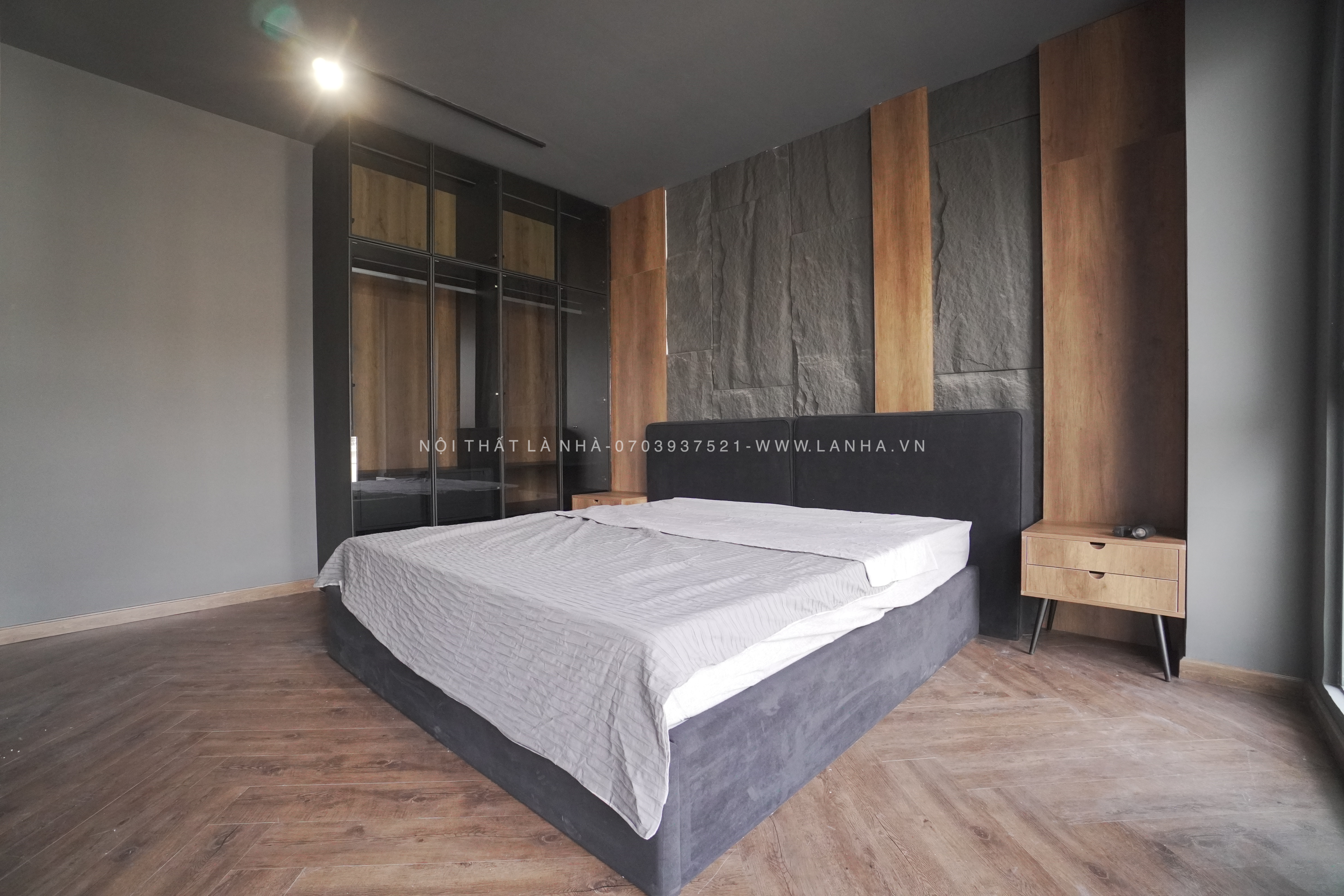 Phòng ngủ với những món đồ nội thất tối giản, đường nét gãy gọn 