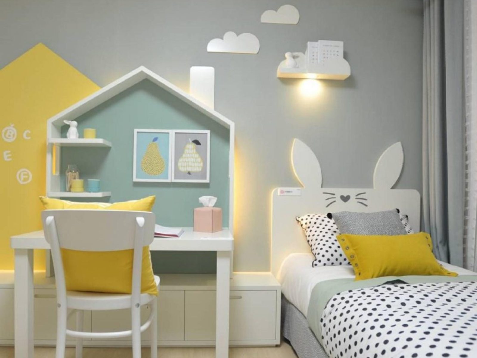 Phòng ngủ tone xám kết hợp mảng màu vàng và xanh ngọc cho bé gái năng động