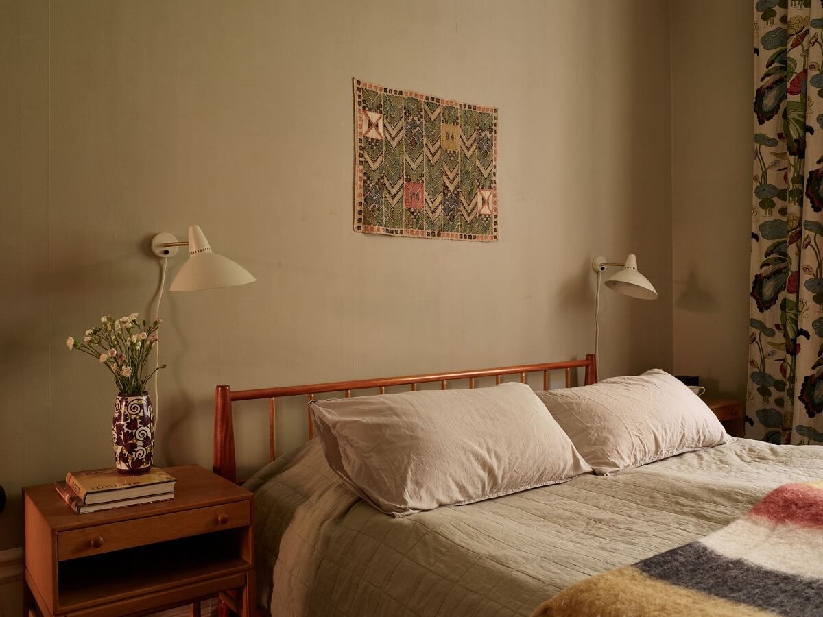 Trang trí phòng ngủ vintage với gam màu be chủ đạo tạo cảm giác gần gũi, ấm cúng 