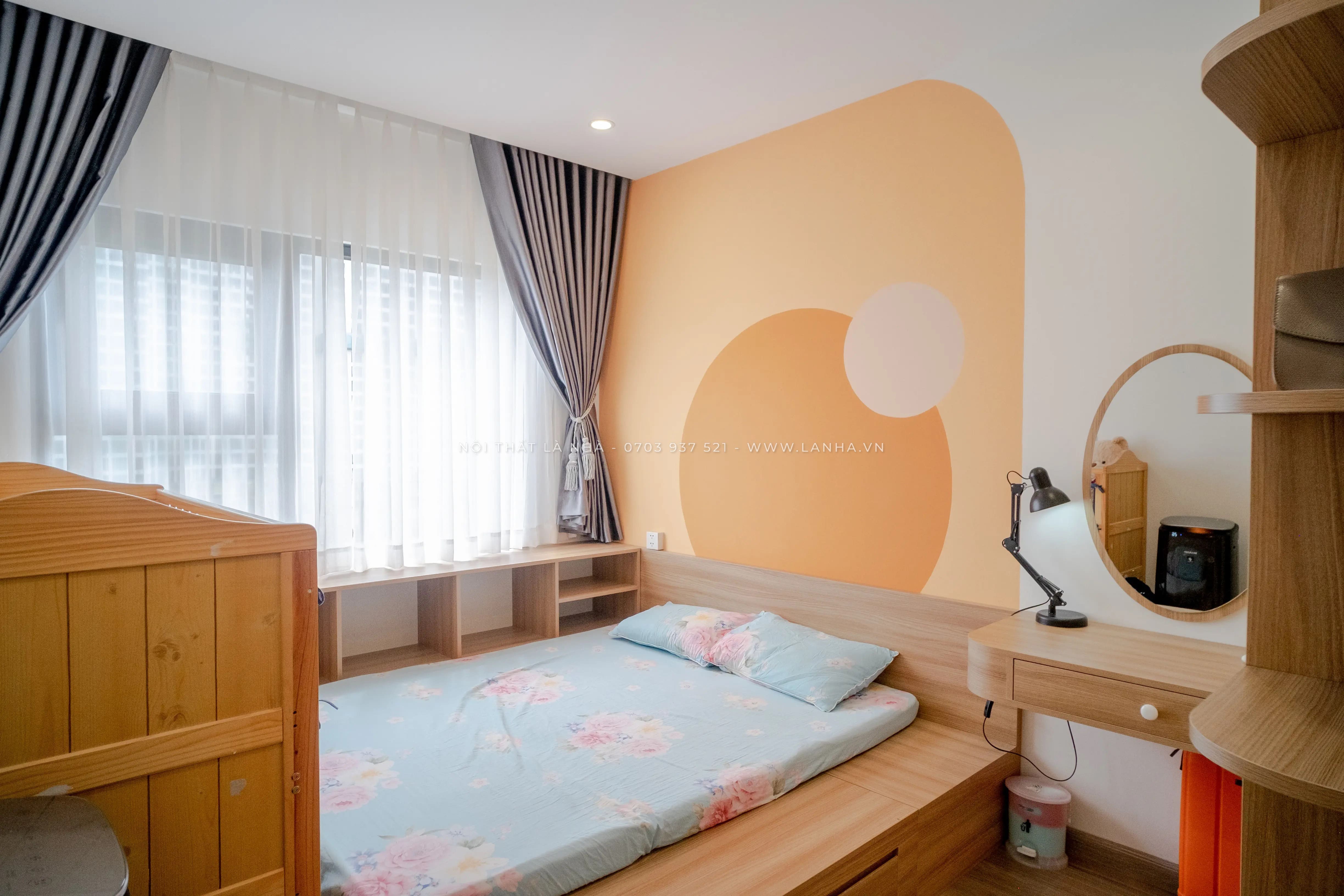 Nội thất phòng ngủ được bố trí hợp lý giúp không gian thoáng đãng hơn
