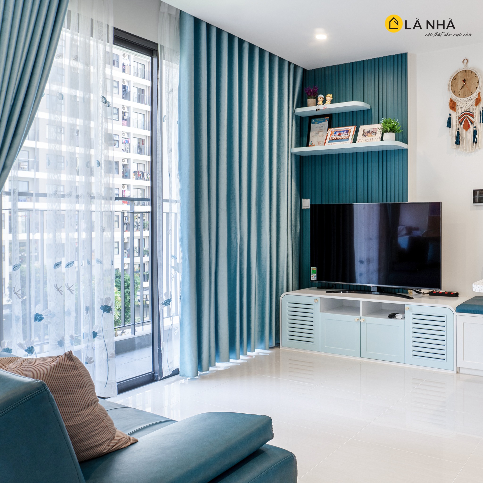 Sử dụng cửa kính kết hợp rèm cửa decor đẹp mắt