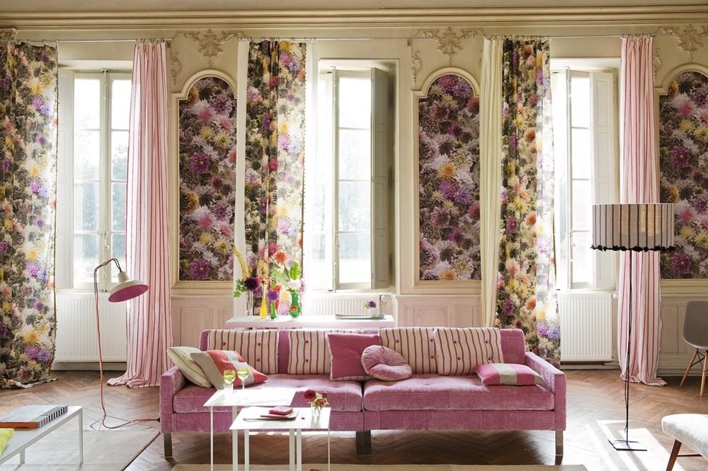 Lối kiến trúc Romanticism vô cùng điệu đà với họa tiết hoa văn rực rỡ