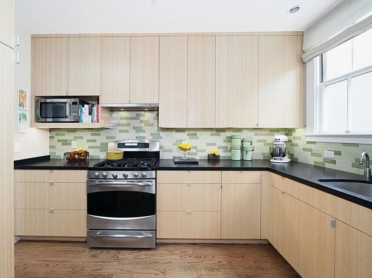 Mẫu tủ bếp phủ Melamine khó để uốn cong hay chạm khắc tỉ mỉ